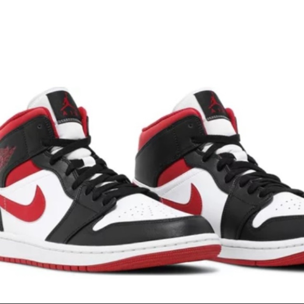 Jordan Mids. Gently work. Great condition.